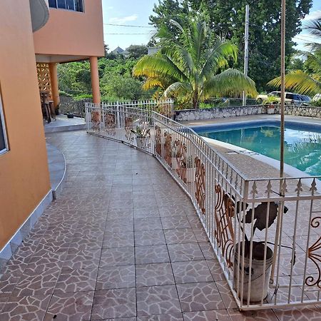 Chaudhry Holiday House Montego Bay Villa Exterior photo