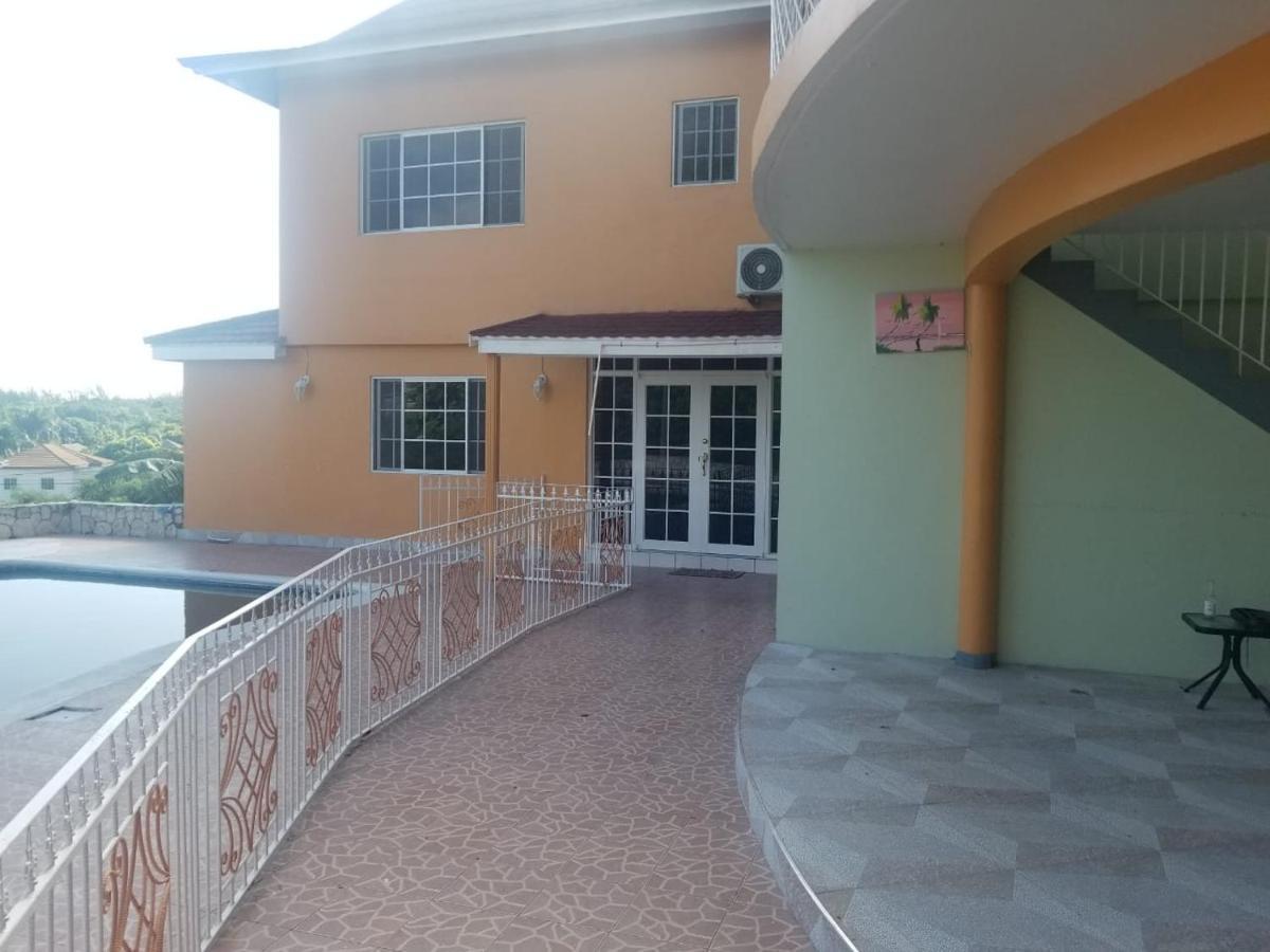 Chaudhry Holiday House Montego Bay Villa Exterior photo