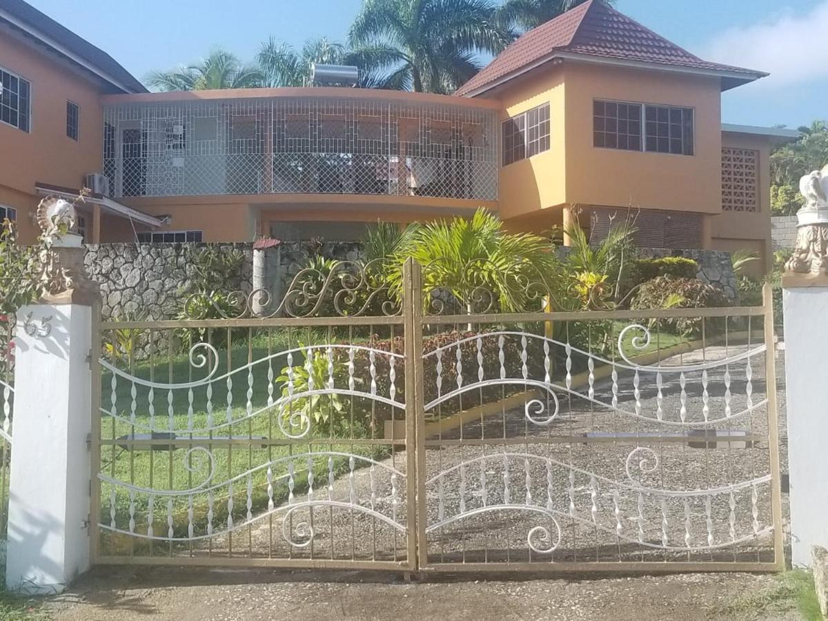 Chaudhry Holiday House Montego Bay Villa Exterior photo