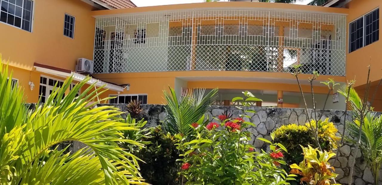 Chaudhry Holiday House Montego Bay Villa Exterior photo